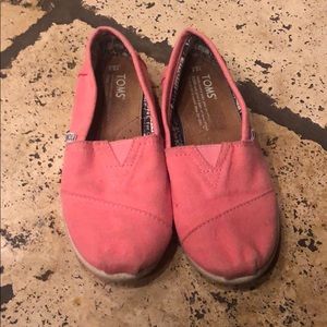 Pink toms